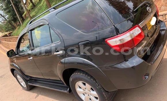 Acheter Occasion Voiture Toyota Fortuner Noir à Kigali, Rwanda Acheter Occasion Voiture Toyota Fortuner Noir à Kigali, Rwanda