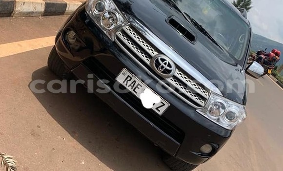 Acheter Occasion Voiture Toyota Fortuner Noir à Kigali, Rwanda Acheter Occasion Voiture Toyota Fortuner Noir à Kigali, Rwanda