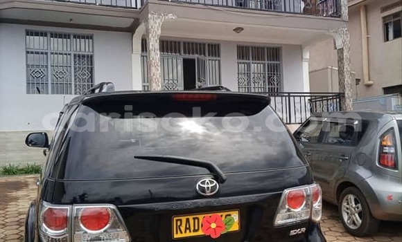 Acheter Occasion Voiture Toyota Fortuner Noir à Kigali, Rwanda Acheter Occasion Voiture Toyota Fortuner Noir à Kigali, Rwanda
