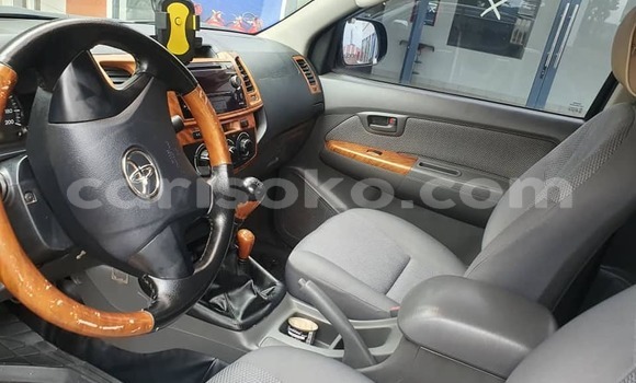 Acheter Occasion Voiture Toyota Hilux Noir à Kigali, Rwanda Acheter Occasion Voiture Toyota Hilux Noir à Kigali, Rwanda