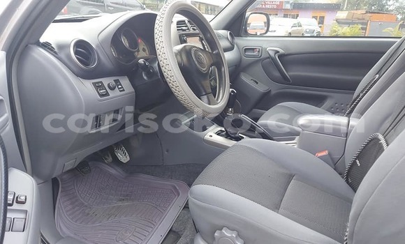 Acheter Occasion Voiture Toyota RAV4 Gris à Kigali, Rwanda Acheter Occasion Voiture Toyota RAV4 Gris à Kigali, Rwanda