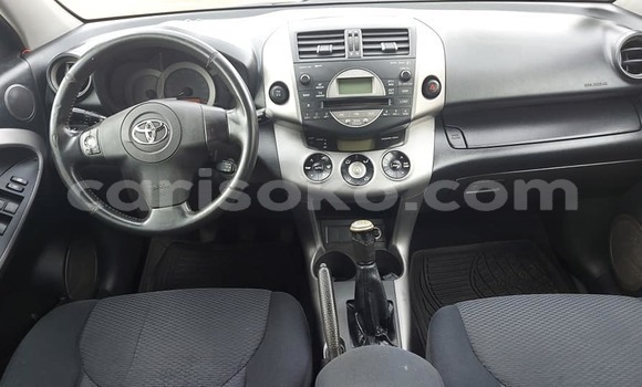 Acheter Occasion Voiture Toyota RAV4 Bleu à Kigali, Rwanda Acheter Occasion Voiture Toyota RAV4 Bleu à Kigali, Rwanda