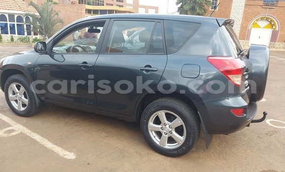 Acheter Occasion Voiture Toyota RAV4 Bleu à Kigali, Rwanda Acheter Occasion Voiture Toyota RAV4 Bleu à Kigali, Rwanda