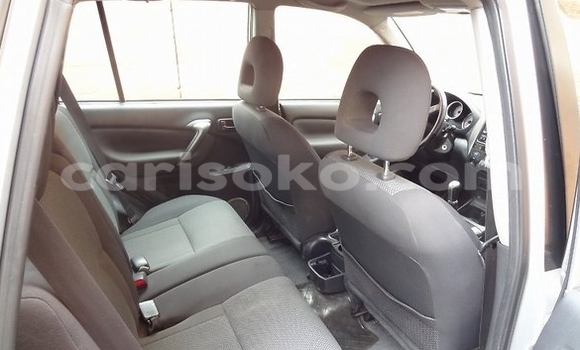 Sayi Na hannu Toyota RAV4 Blanc Mota in Kigali a Rwanda Sayi Na hannu Toyota RAV4 Blanc Mota in Kigali a Rwanda