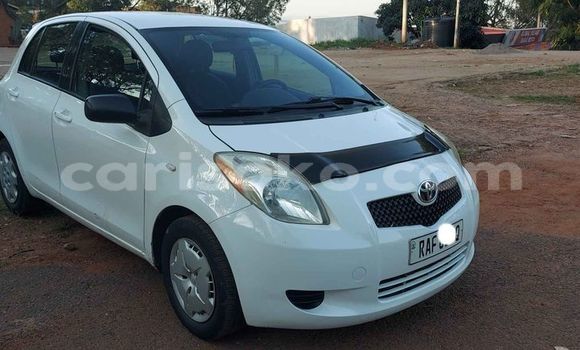 اشتري مستعمل Toyota Yaris Blanc سيارة في Kigali في Rwanda اشتري مستعمل Toyota Yaris Blanc سيارة في Kigali في Rwanda