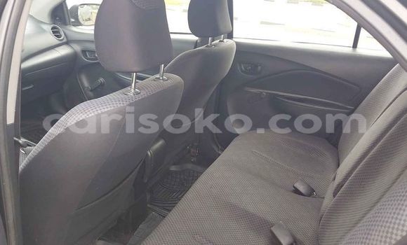 Acheter Occasion Voiture Toyota Yaris Noir à Kigali, Rwanda Acheter Occasion Voiture Toyota Yaris Noir à Kigali, Rwanda