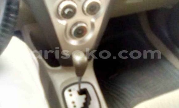 Acheter Occasion Voiture Toyota Yaris Vert à Kigali, Rwanda Acheter Occasion Voiture Toyota Yaris Vert à Kigali, Rwanda