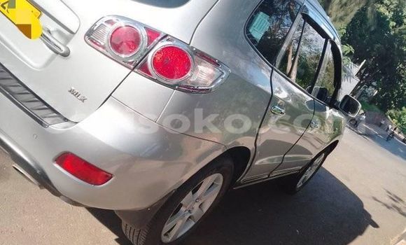 Buy Used Hyundai Santa Fe Silver Car in Kigali in Rwanda Buy Used Hyundai Santa Fe Silver Car in Kigali in Rwanda
