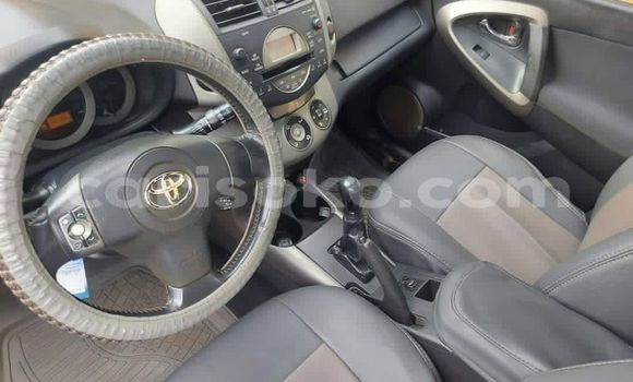 Acheter Occasion Voiture Toyota RAV4 Noir à Huye, Rwanda Acheter Occasion Voiture Toyota RAV4 Noir à Huye, Rwanda