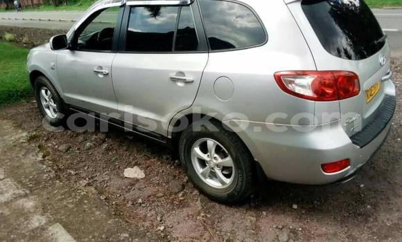Acheter Occasion Voiture Hyundai Santa Fe Gris à Huye, Rwanda Acheter Occasion Voiture Hyundai Santa Fe Gris à Huye, Rwanda