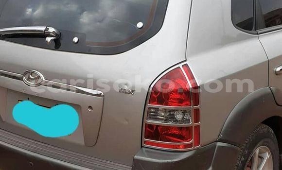 Acheter Occasion Voiture Hyundai Santa Fe Gris à Huye, Rwanda Acheter Occasion Voiture Hyundai Santa Fe Gris à Huye, Rwanda