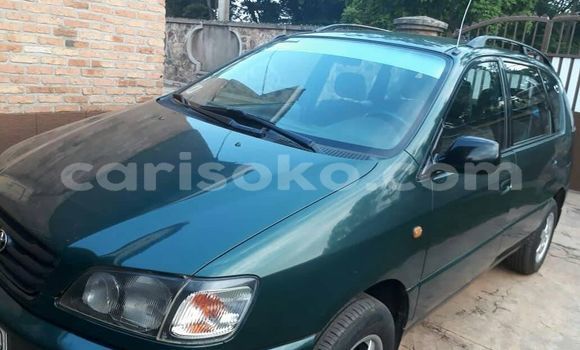 Acheter Occasion Voiture Toyota Picnic Vert à Huye, Rwanda Acheter Occasion Voiture Toyota Picnic Vert à Huye, Rwanda