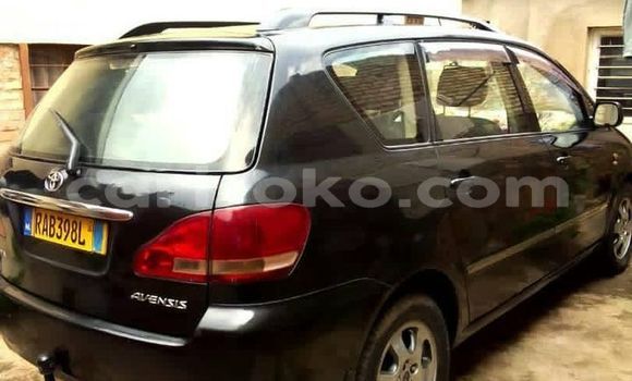 Acheter Occasion Voiture Toyota Avensis Verso Noir à Huye, Rwanda Acheter Occasion Voiture Toyota Avensis Verso Noir à Huye, Rwanda