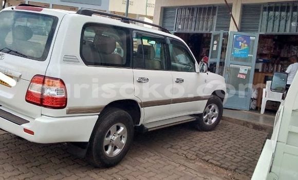 اشتري مستعمل Toyota Land Cruiser Blanc سيارة في Kigali في Rwanda اشتري مستعمل Toyota Land Cruiser Blanc سيارة في Kigali في Rwanda