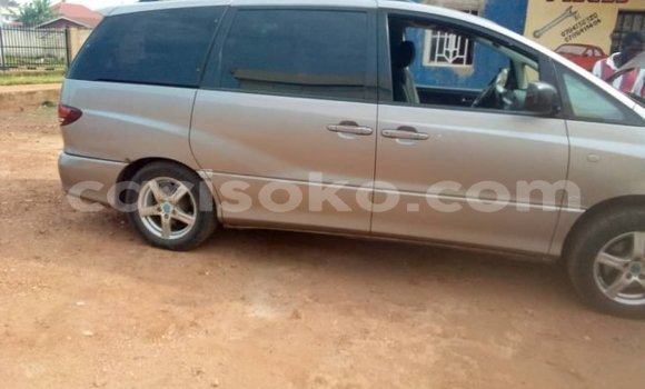 اشتري مستعمل Toyota Previa Marron سيارة في Kigali في Rwanda اشتري مستعمل Toyota Previa Marron سيارة في Kigali في Rwanda