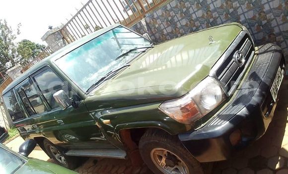 Acheter Occasion Voiture Toyota Land Cruiser Vert à Kigali, Rwanda Acheter Occasion Voiture Toyota Land Cruiser Vert à Kigali, Rwanda