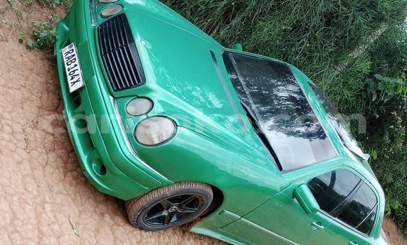 Acheter Occasion Voiture Mercedes-Benz E-Classe Vert à Kigali, Rwanda Acheter Occasion Voiture Mercedes-Benz E-Classe Vert à Kigali, Rwanda