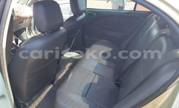 Acheter Occasion Voiture Toyota Avensis Beige à Kigali, Rwanda Acheter Occasion Voiture Toyota Avensis Beige à Kigali, Rwanda