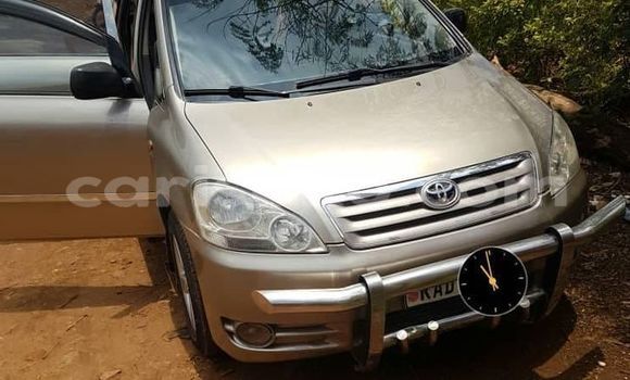 Acheter Occasion Voiture Toyota Avensis Verso Beige à Kigali, Rwanda Acheter Occasion Voiture Toyota Avensis Verso Beige à Kigali, Rwanda