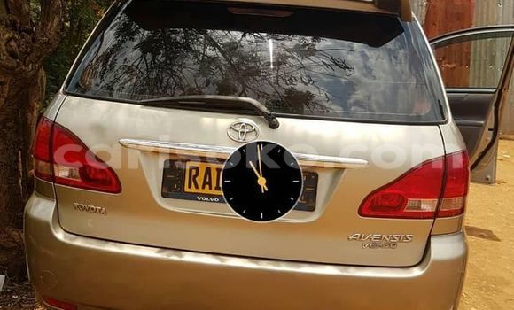 Acheter Occasion Voiture Toyota Avensis Verso Beige à Kigali, Rwanda Acheter Occasion Voiture Toyota Avensis Verso Beige à Kigali, Rwanda