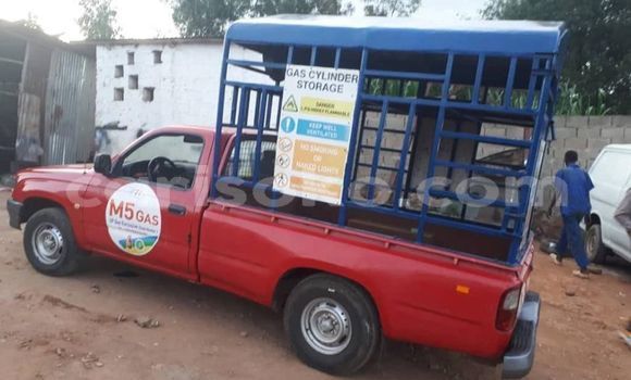 Acheter Occasion Voiture Toyota Hilux Rouge à Kigali, Rwanda Acheter Occasion Voiture Toyota Hilux Rouge à Kigali, Rwanda
