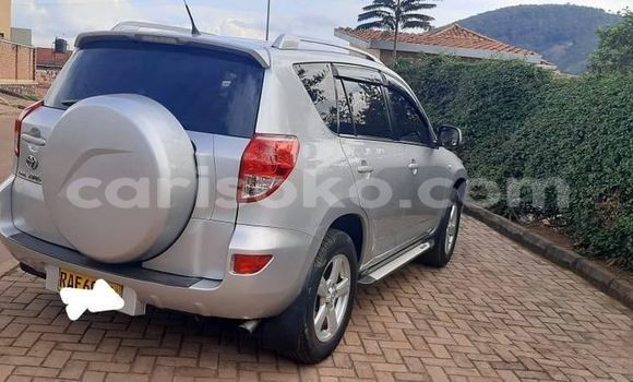 Acheter Occasion Voiture Toyota RAV4 Gris à Kigali, Rwanda Acheter Occasion Voiture Toyota RAV4 Gris à Kigali, Rwanda