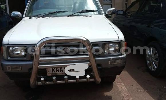 Acheter Occasion Voiture Toyota Hilux Blanc à Kigali, Rwanda Acheter Occasion Voiture Toyota Hilux Blanc à Kigali, Rwanda