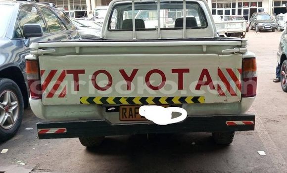 Acheter Occasion Voiture Toyota Hilux Blanc à Kigali, Rwanda Acheter Occasion Voiture Toyota Hilux Blanc à Kigali, Rwanda