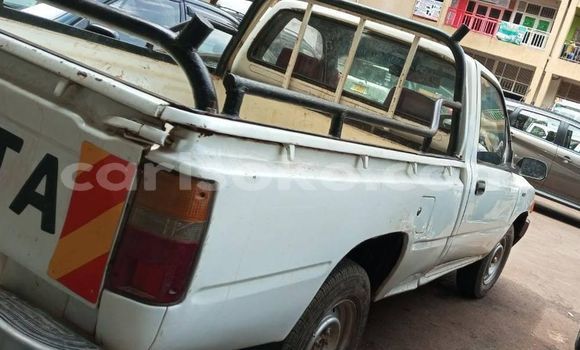 Acheter Occasion Voiture Toyota Hilux Blanc à Kigali, Rwanda Acheter Occasion Voiture Toyota Hilux Blanc à Kigali, Rwanda
