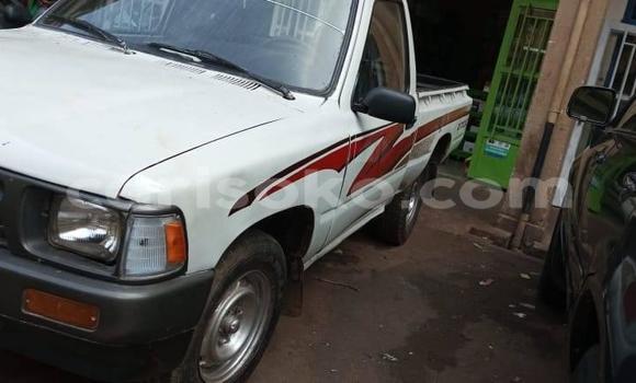 Acheter Occasion Voiture Toyota Hilux Blanc à Kigali, Rwanda Acheter Occasion Voiture Toyota Hilux Blanc à Kigali, Rwanda