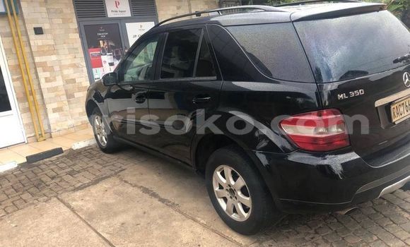 Acheter Occasion Voiture Mercedes-Benz ML–Class Noir à Kigali, Rwanda Acheter Occasion Voiture Mercedes-Benz ML–Class Noir à Kigali, Rwanda