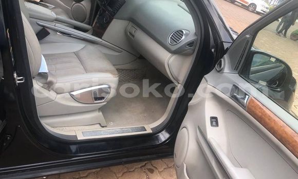 Acheter Occasion Voiture Mercedes-Benz ML–Class Noir à Kigali, Rwanda Acheter Occasion Voiture Mercedes-Benz ML–Class Noir à Kigali, Rwanda