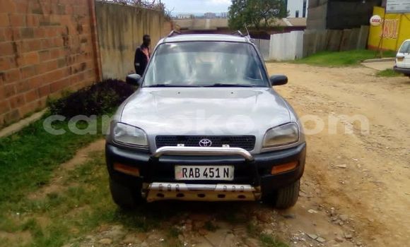 Acheter Occasion Voiture Toyota RAV4 Gris à Kigali, Rwanda Acheter Occasion Voiture Toyota RAV4 Gris à Kigali, Rwanda