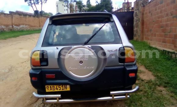 Acheter Occasion Voiture Toyota RAV4 Gris à Kigali, Rwanda Acheter Occasion Voiture Toyota RAV4 Gris à Kigali, Rwanda
