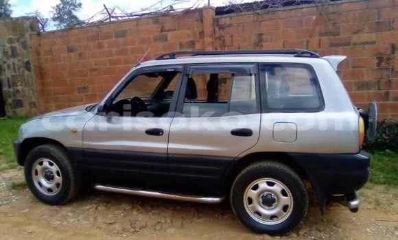 Acheter Occasion Voiture Toyota RAV4 Gris à Kigali, Rwanda Acheter Occasion Voiture Toyota RAV4 Gris à Kigali, Rwanda
