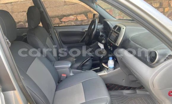 Acheter Occasion Voiture Toyota RAV4 Gris à Kigali, Rwanda Acheter Occasion Voiture Toyota RAV4 Gris à Kigali, Rwanda