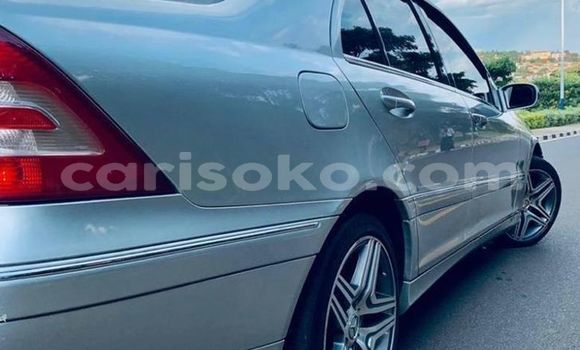 Acheter Occasion Voiture Mercedes-Benz C–Class Gris à Kigali, Rwanda Acheter Occasion Voiture Mercedes-Benz C–Class Gris à Kigali, Rwanda