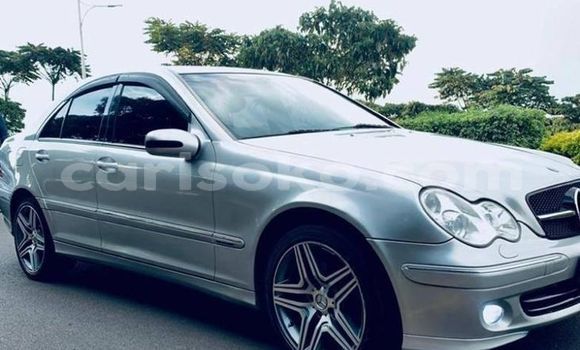 Acheter Occasion Voiture Mercedes-Benz C–Class Gris à Kigali, Rwanda Acheter Occasion Voiture Mercedes-Benz C–Class Gris à Kigali, Rwanda