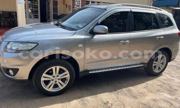 Acheter Occasion Voiture Hyundai Santa Fe Gris à Kigali, Rwanda Acheter Occasion Voiture Hyundai Santa Fe Gris à Kigali, Rwanda