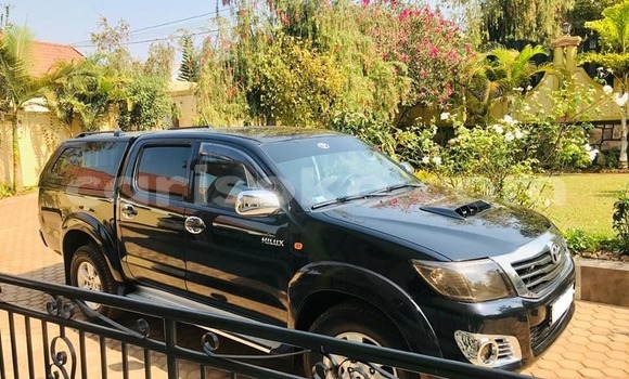 Sayi Na hannu Toyota Hilux Noir Mota in Kigali a Rwanda Sayi Na hannu Toyota Hilux Noir Mota in Kigali a Rwanda