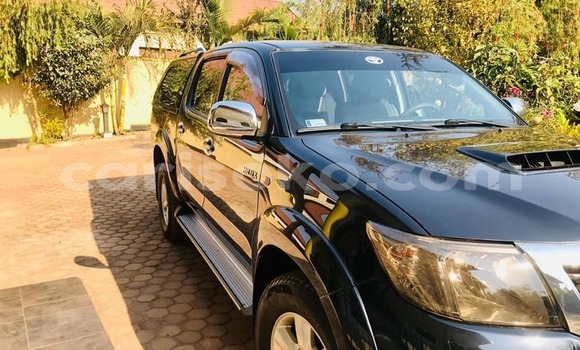 Sayi Na hannu Toyota Hilux Noir Mota in Kigali a Rwanda Sayi Na hannu Toyota Hilux Noir Mota in Kigali a Rwanda
