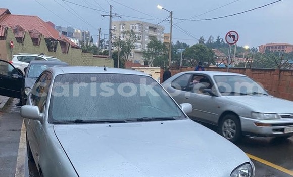 Sayi Na hannu Toyota Corolla Gris Mota in Kigali a Rwanda Sayi Na hannu Toyota Corolla Gris Mota in Kigali a Rwanda