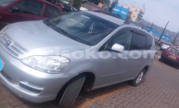 Acheter Occasion Voiture Toyota Avensis Verso Gris à Kigali, Rwanda