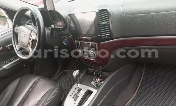 Sayi Na hannu Hyundai Santa Fe Blanc Mota in Kigali a Rwanda Sayi Na hannu Hyundai Santa Fe Blanc Mota in Kigali a Rwanda