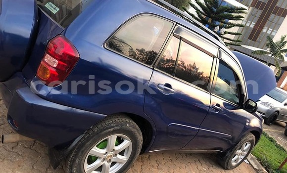 Acheter Occasion Voiture Toyota RAV4 Bleu à Kigali, Rwanda Acheter Occasion Voiture Toyota RAV4 Bleu à Kigali, Rwanda