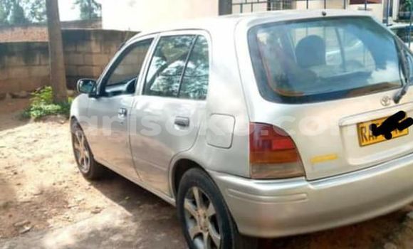 Acheter Occasion Voiture Toyota Starlet Gris à Kigali, Rwanda Acheter Occasion Voiture Toyota Starlet Gris à Kigali, Rwanda