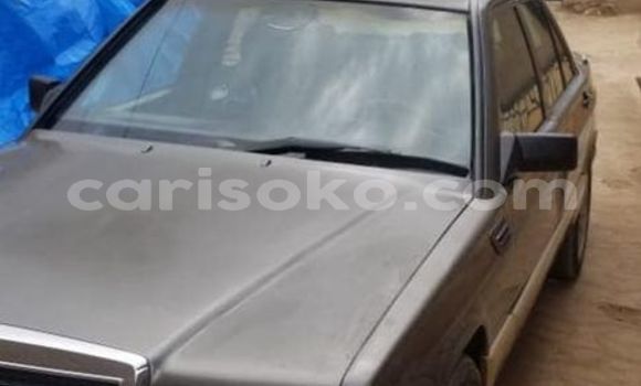 Acheter Occasion Voiture Mercedes-Benz 190–Series Marron à Kigali, Rwanda Acheter Occasion Voiture Mercedes-Benz 190–Series Marron à Kigali, Rwanda