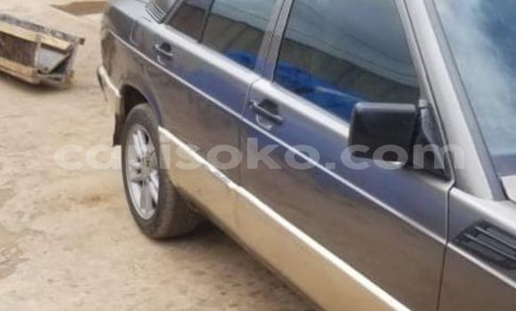 Acheter Occasion Voiture Mercedes-Benz 190–Series Marron à Kigali, Rwanda Acheter Occasion Voiture Mercedes-Benz 190–Series Marron à Kigali, Rwanda