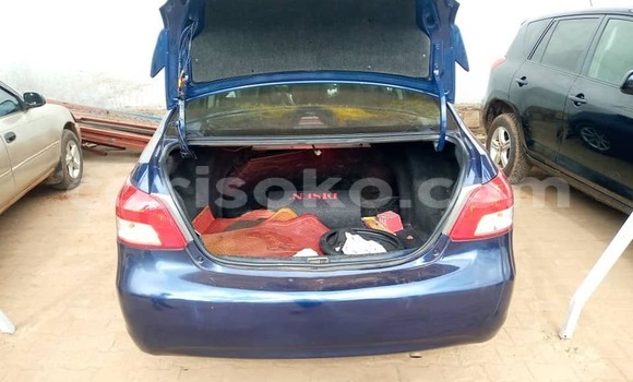 Acheter Occasion Voiture Toyota Yaris Bleu à Kigali, Rwanda Acheter Occasion Voiture Toyota Yaris Bleu à Kigali, Rwanda