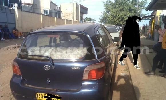 Acheter Occasion Voiture Toyota Yaris Bleu à Kigali, Rwanda Acheter Occasion Voiture Toyota Yaris Bleu à Kigali, Rwanda